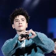 Q. Hùng
