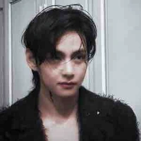 Kim Taehyung - V ( Đại uý )