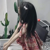 Nguyễn Hà Ngân [ chị gái anh]