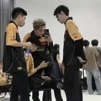 tùy nhân vật