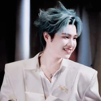 Hoàng Đức Duy ( dạng người)