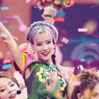HOÀNG YẾN
