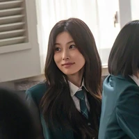 Joo Yeri (chị ta)