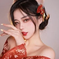 Tuệ Minh ly ( chủ băng Máu Đỏ)