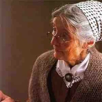 Quản gia ( bà Hạ )