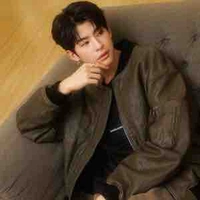 Mark Pakin - 35 tuổi