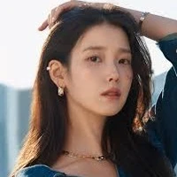 Lee IU(chị họ cô và nhóc)