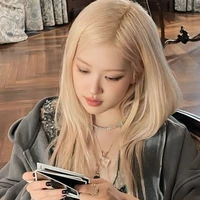 Park Chae Young (Rosé)_mẹ Bin
