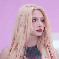 Nguyễn Hiền Mai - Mai Quinn