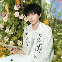 Nhiếp Vĩ Thần - V -