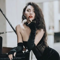 Nguyễn hiền mai [mẹ của thảo linh]