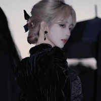 Thẩm An Diệu_ mẹ cậu và hắn