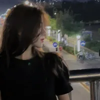 Nữ phóng viên