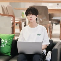 James•Vương Thước Nhiên