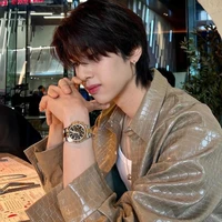 Dunk Natachai (em họ hắn)