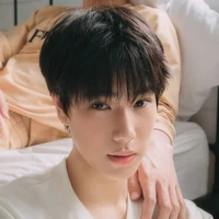 Phuwin (hồi nhỏ)