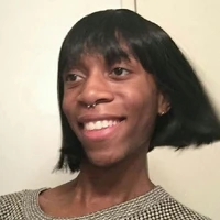 cô bán đủ thứ