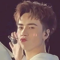 Hùng (phone)
