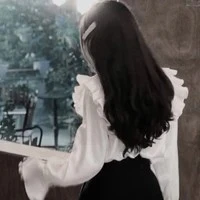 phấn hồng thư(mẹ nuôi em)