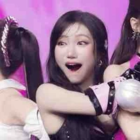 con tạo ra bộ truyện