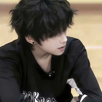 Vương Lỗ Kiệt_gã