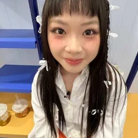 Nguyễn Lê Ngọc Ánh Sáng/Aza