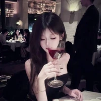 Triệu Giai Nghi_(@TrieuNghii)