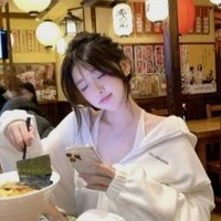 Triệu Giai Nghi_(@TrieuNghii)