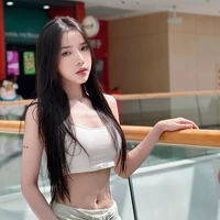 Nguyễn Hoàng Lan [ Cô ]