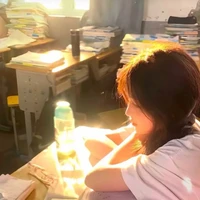 Gia Hân - lớp trưởng