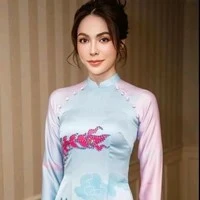 Charlotte Austin - nàng