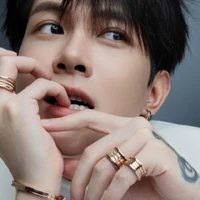 Anh Tú<atus>