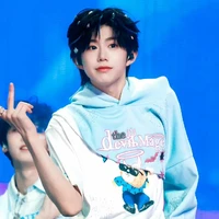 Trần Dịch Hằng / hắn /