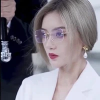 bà nội cô