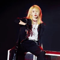 Trần Kha[bạn thân cô]