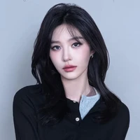 Vương Dịch - cô