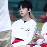 Tả Hàng_Lúc nhỏ