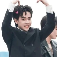 👾-Lê Quang Hùng