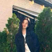 Lee Hyeri ( Má Cô )