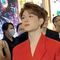 Anh tú