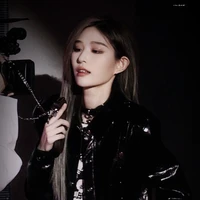 Vương Dịch - cô