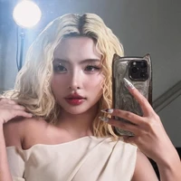 Nguyễn Hiền Mai-MaiQuinn (chị)