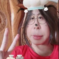 Nữ chính xinh đẹp