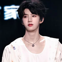 Trương Hàm Thụy - @zhri