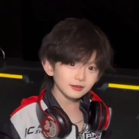 Dục Phong [ khi nhỏ ]