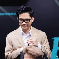 Trung Hiếu(Titan súp bờ men)