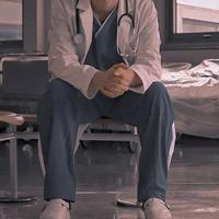 Bác sĩ của Ngạn Gia