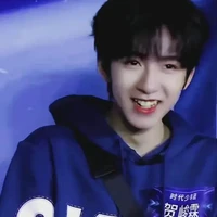 Hạ Tuấn Lâm Anpha rượu Gin