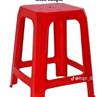 cái ghế nhựa đỏ