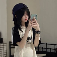 Hoàng Yến Vy(em út)